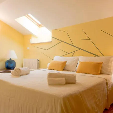 Z8 Tinas Roof - Loft Overlooking Old Town Apartment *
